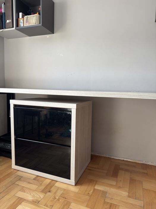 Komplet mebli biórko i szafka czarny akryl, plyta pogrubiana.