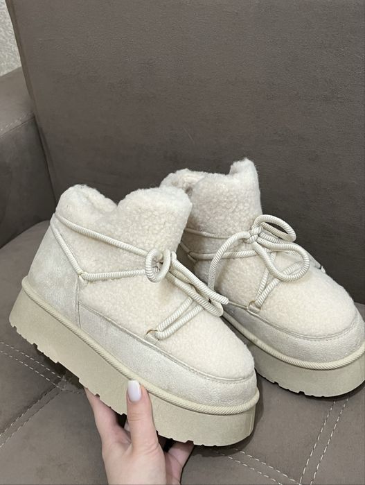 Місяцеходи жіночі молочні чорні 38р 38,5р 39р жіноче взуття