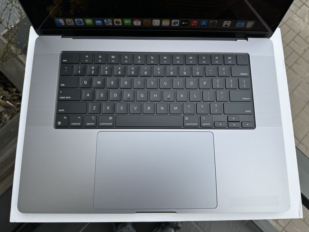 MacBook Pro 16” 2023 M2 Pro 16/512gb без MDM з гарантією 6 міс