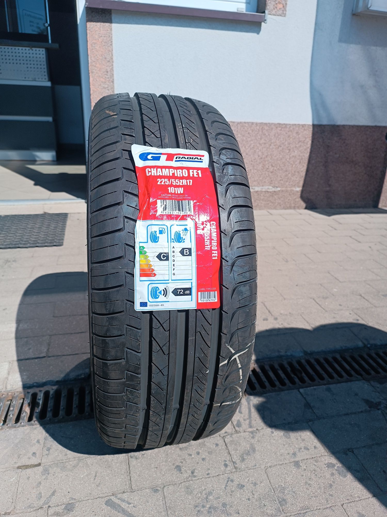 225/55R17 GT Radial Champiro FE1