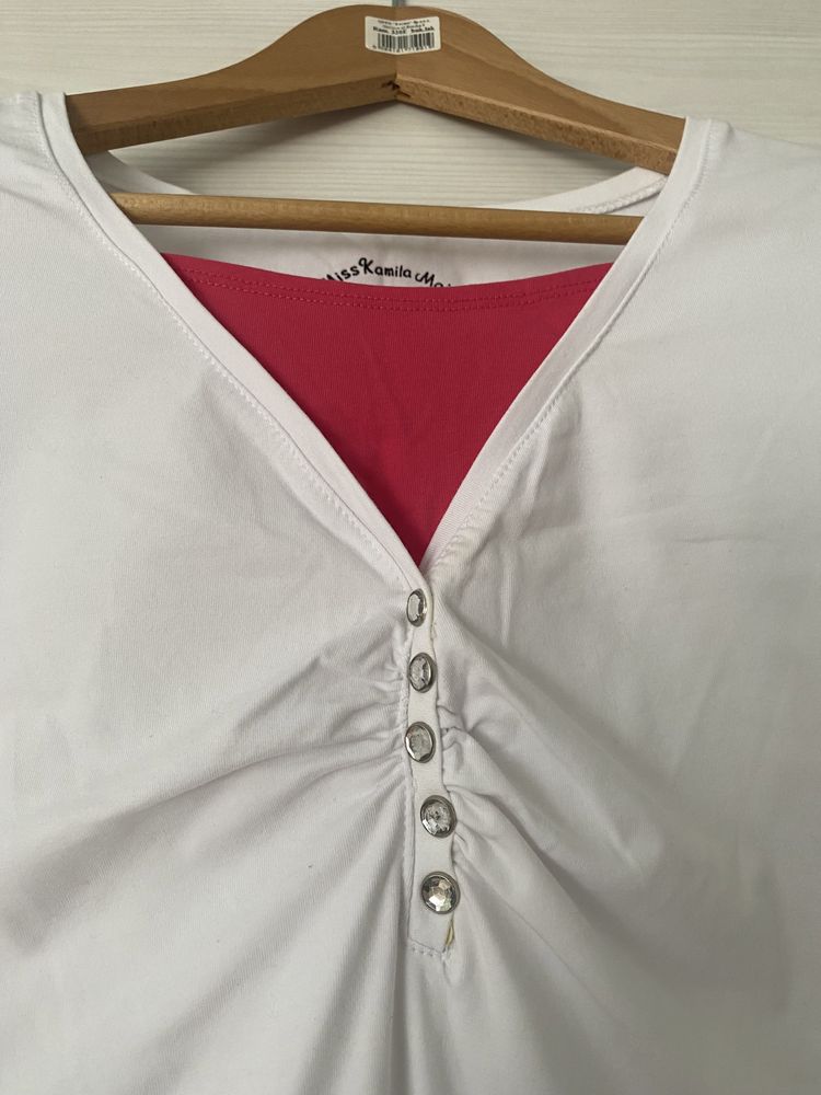 Zwykła biała prosta bluzka tshirt na krótki rękaw