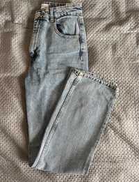Niebieskie spodnie jeansowe
