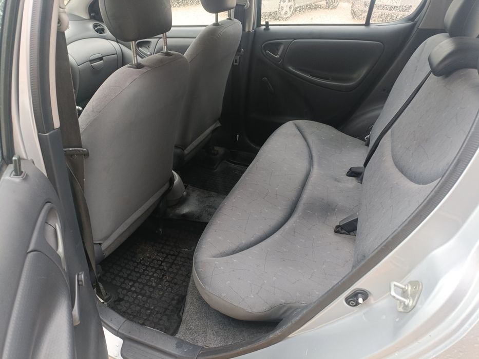 Bardzo ładna toyota Yaris 1.0 bez rdzy do jazdy