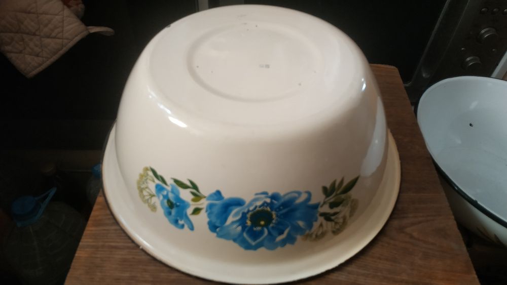 Продам миски, корзинки