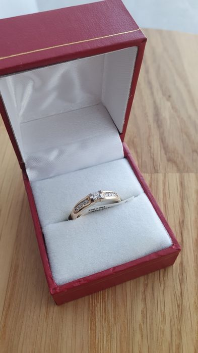 Idealny na zaręczyny złoty pierścionek 585 d