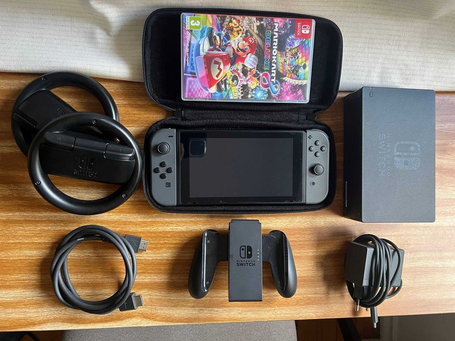 Nintendo Switch 1 + Mario Kart + Comandos + Estojo
