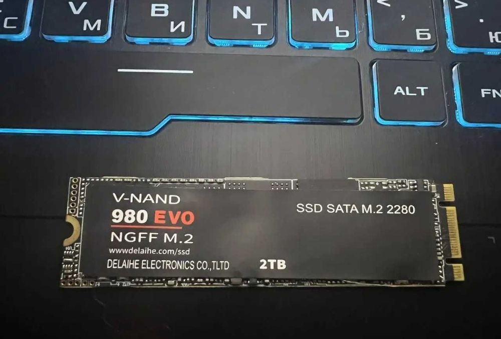 SSD M.2 NVMe та SATA (1-4TB)