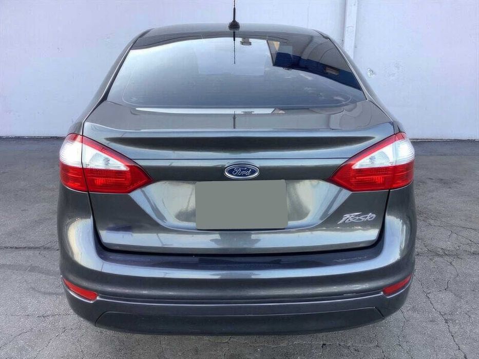 Ford Fiesta SE      2016