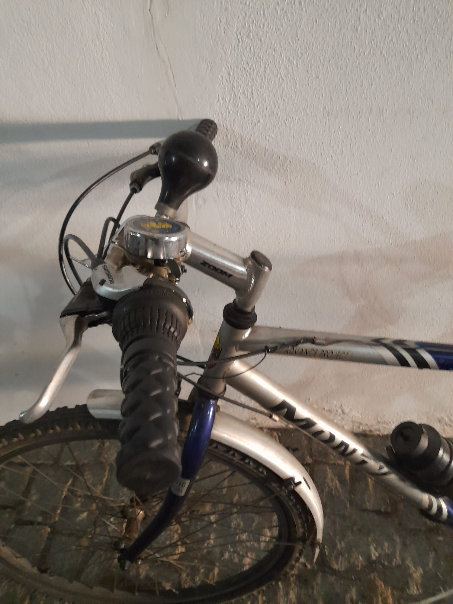 Bicicleta citadina em bom estado e tudo a funcionar