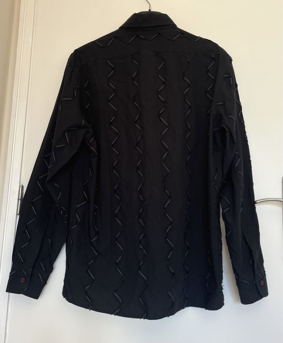 Camisa preta e branca (Exit, tamanho L)