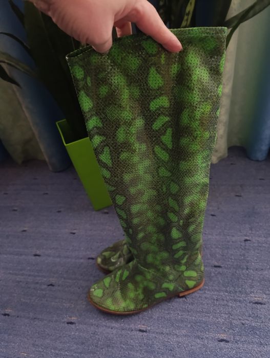 Шкіряні чоботи з перфорацією