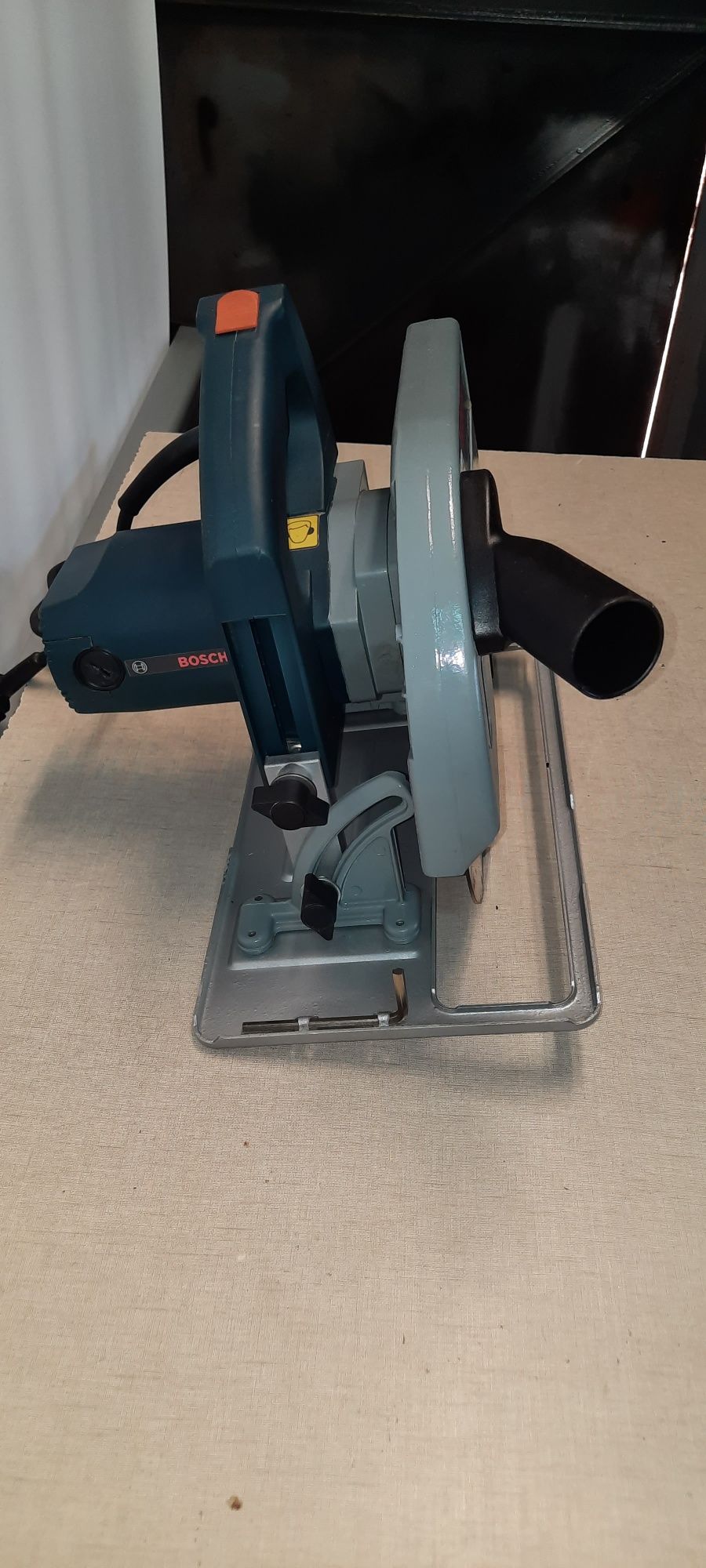 Serra circular BOSCH GKS 85 S linha profissional