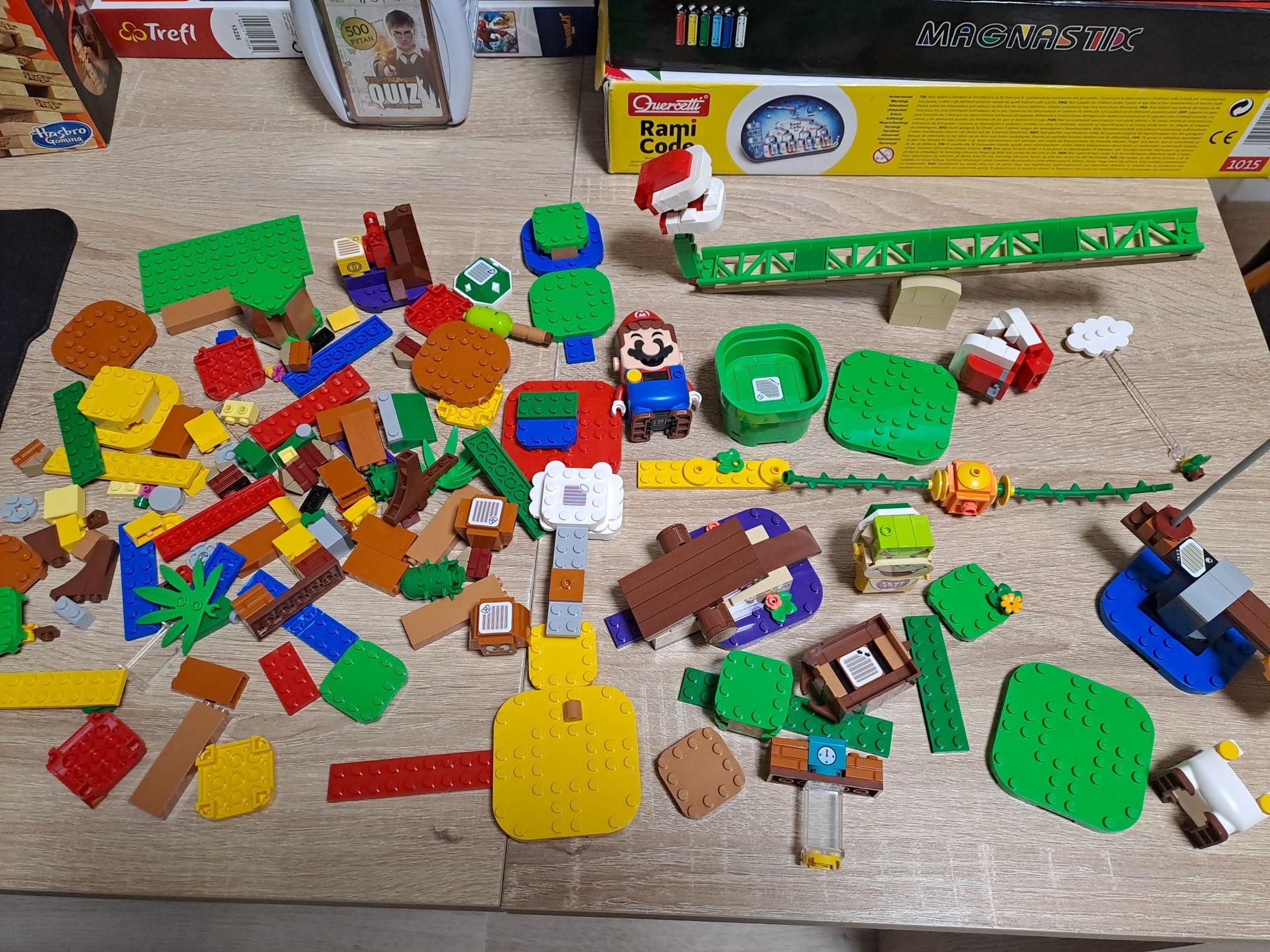 Lego Mario zestaw startowy + 2 zestawy uzupełniające + ubranko