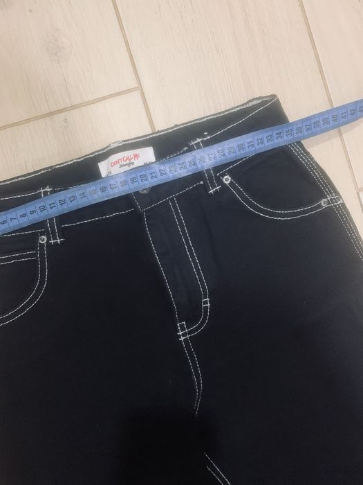 Продам чорні джинси, в гарному стані.