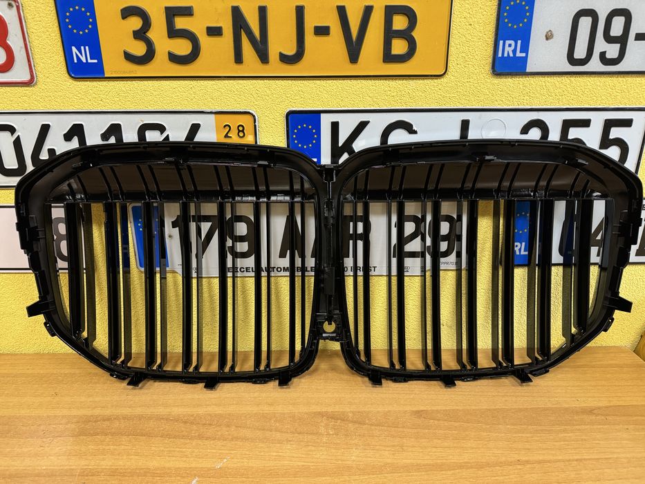Решітка радіатора ніздрі БМВ Х7 / BMW X7 G07 2018-2022 чорний глянець