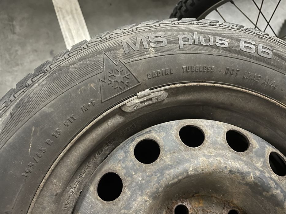 Sprzedam komplet 4 kół zimowych.  195/65 R15,  5x114.3,  DOT:3810