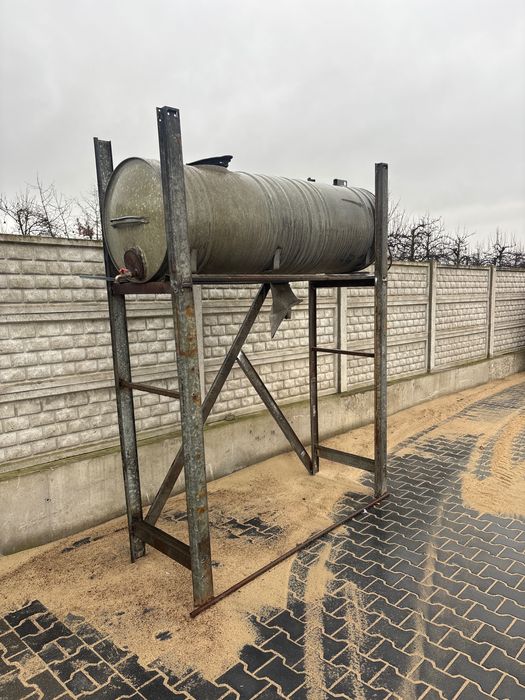 Beczka 600l na paliwo regał