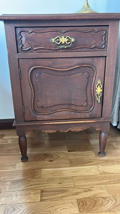 Mesa de cabeceira (2)