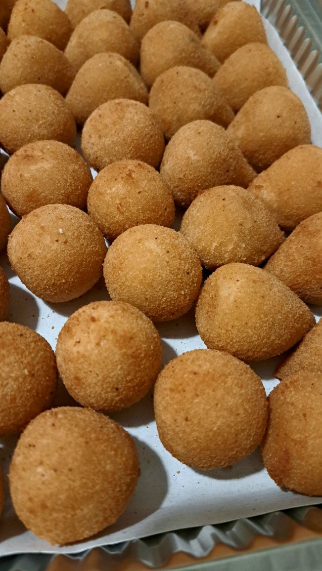 Salgados fritos e congelados