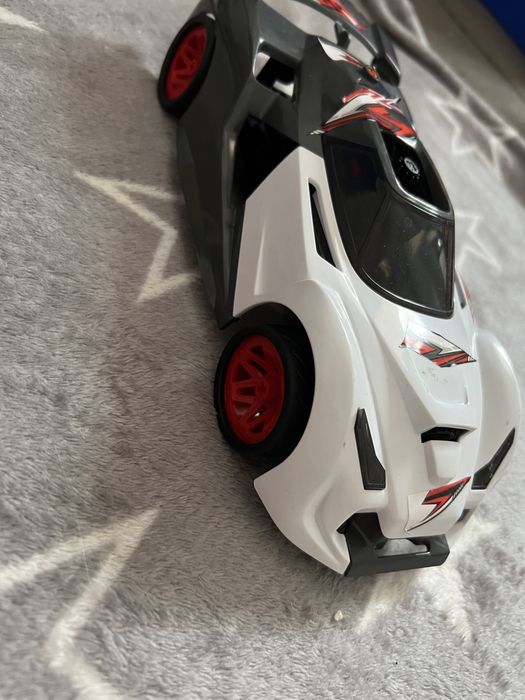 Samochod do zabawy dla chlopca