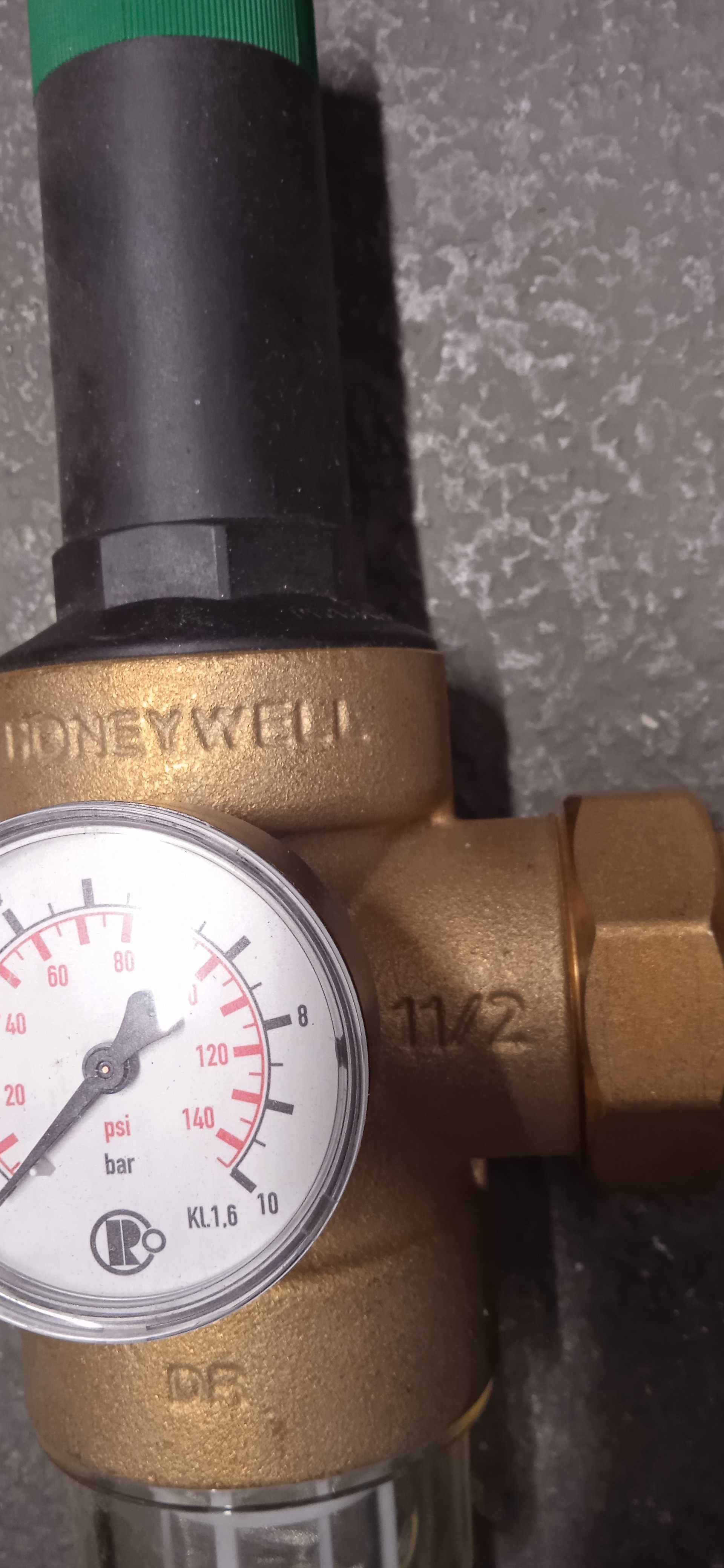 Reduktor ciśnienia HoneyWell 11/2