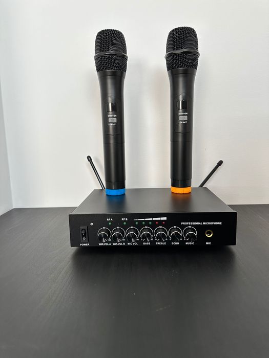 Podwójny mikrofon Karaoke z Eco High Bass z odbiornikiem 6,35 mm