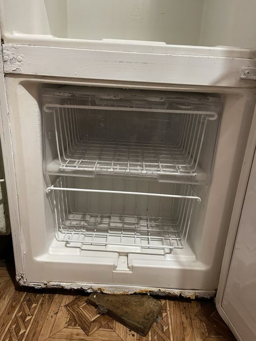 Холодильник Zanussi ZRB324WO