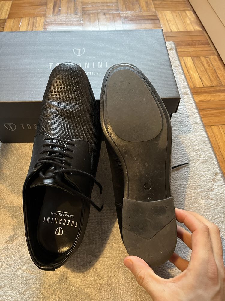 Sapato preto Toscanini tamanho 41
