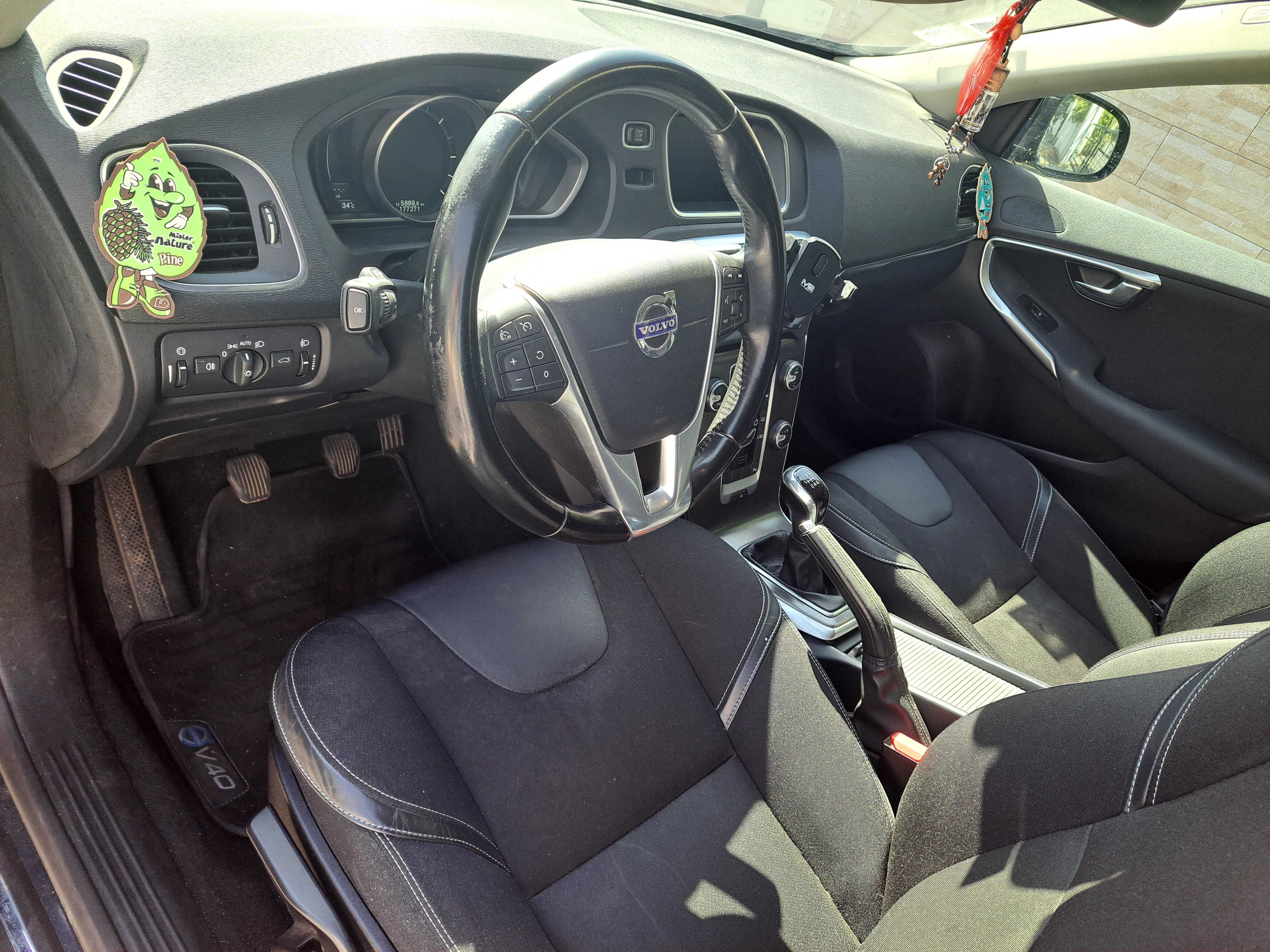 Volvo V40 D2 2015