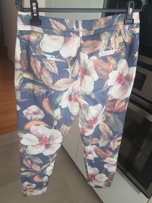 Spodnie cygaretki Freesia w kwiaty M