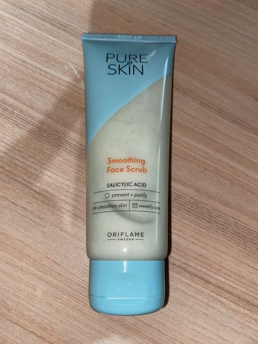 Wygladzajacy scrub do twarzy Oriflame