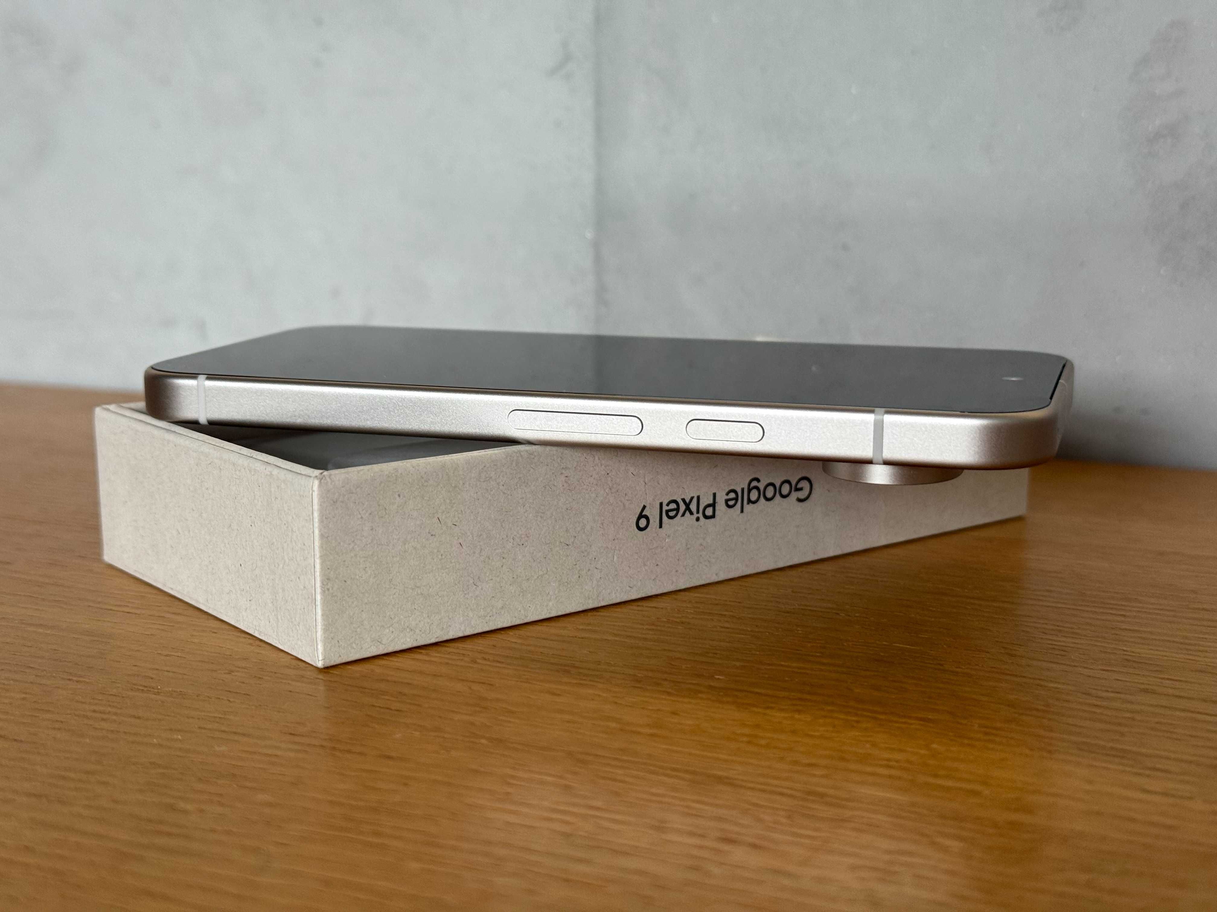 Smartfon GOOGLE Pixel 9 5G 256GB 6.3" Porcelanowy