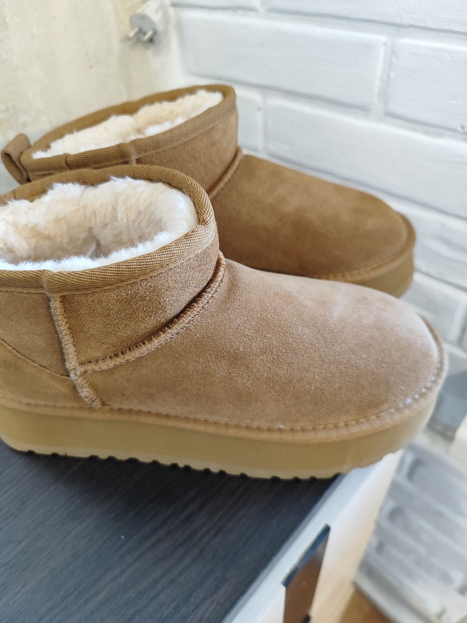 Продам UGG розмір 37