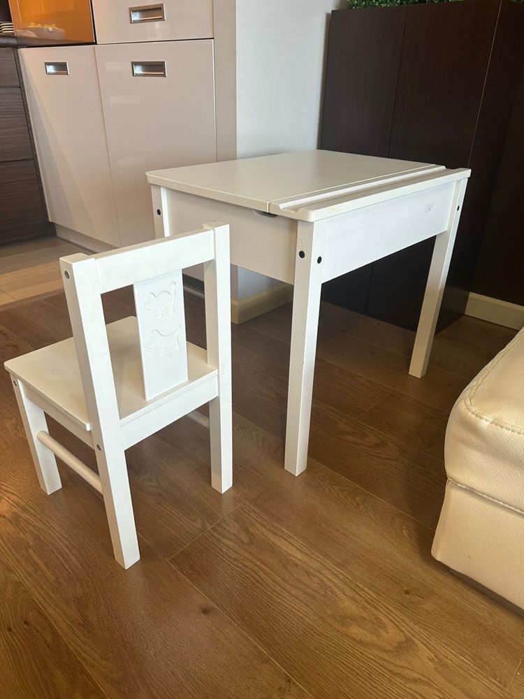 Stolik dziecięcy i krzesełko drewniane IKEA