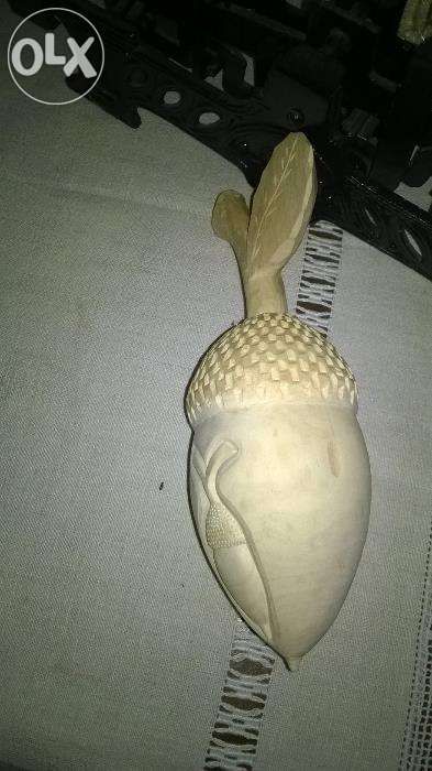 Bolota em madeira de limoeiro feita à mão