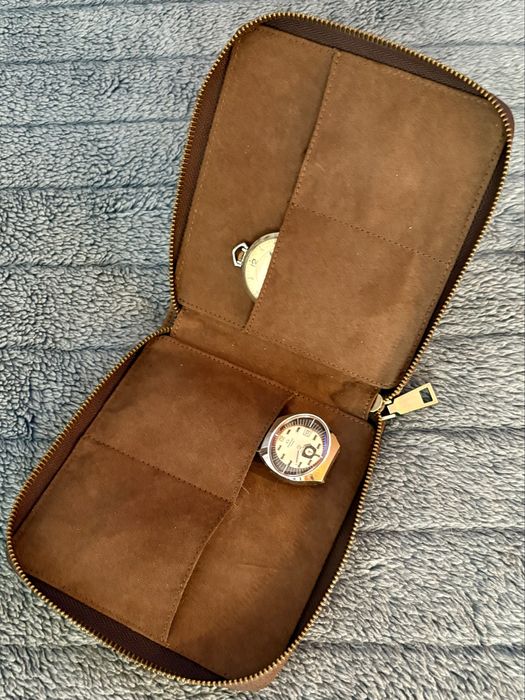 Bolsa / Estojo de Relógios em Pele Genuína - retro e compacta