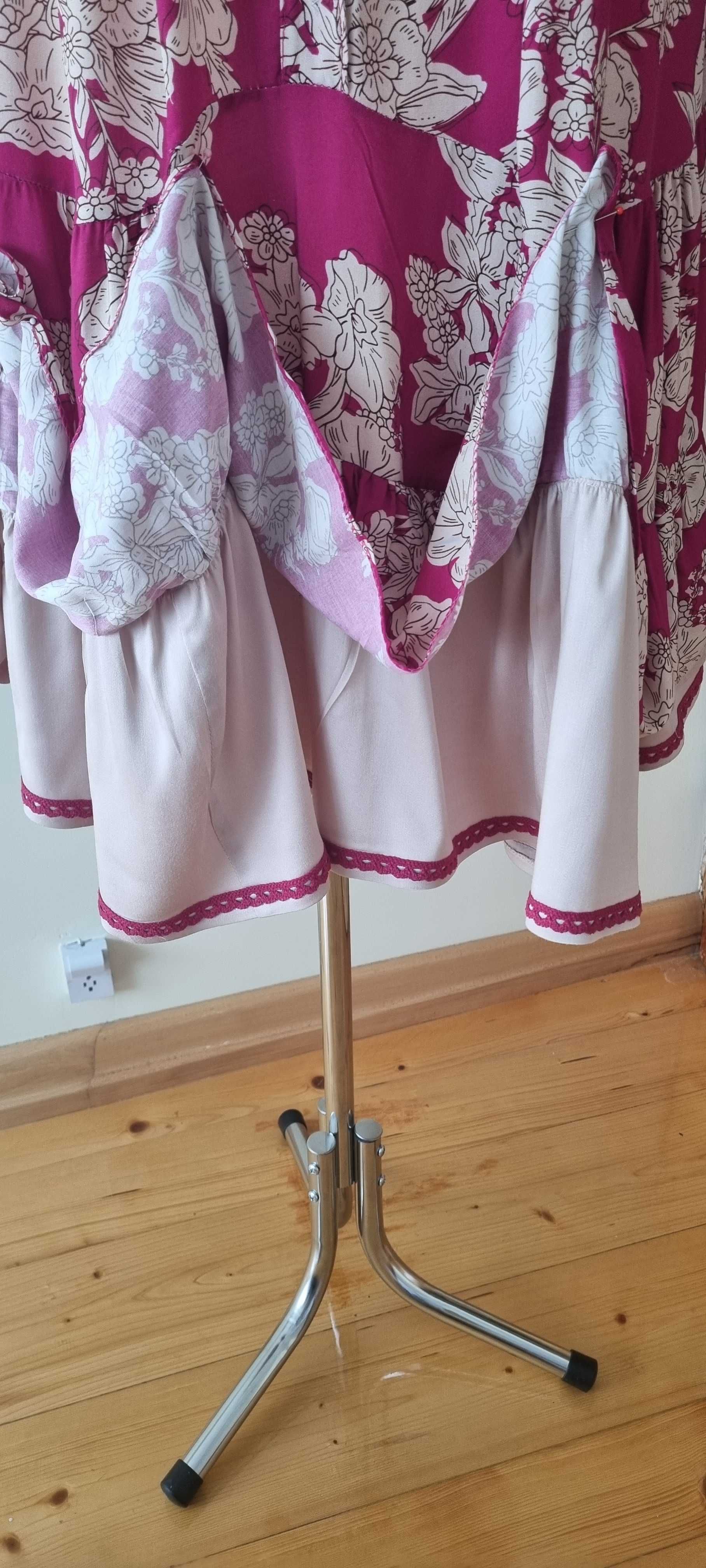 Zwiewna, kolorowa sukienka letnia.