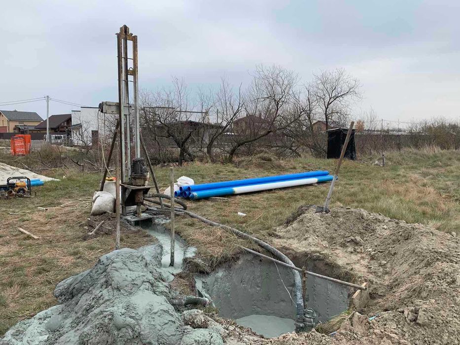 Бурение скважин. Буріння свердловин на воду Бугаївка.Монтаж обладнання