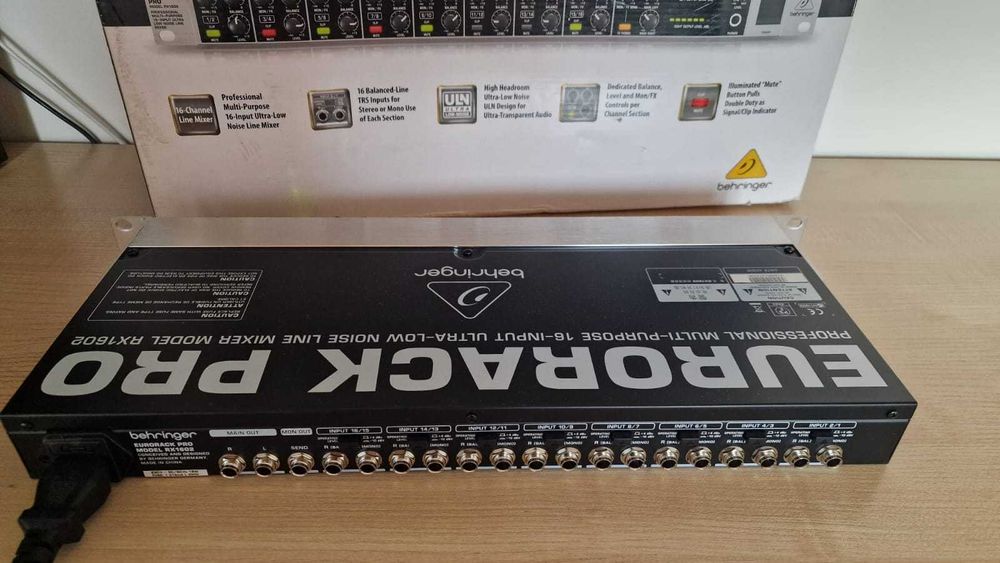 Behringer Eurorack PRO RX1602  ultraniskoszumowy 16-kanałowy mikser .