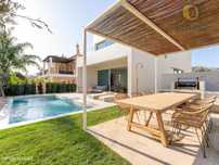 NOVA Moradia Contemporânea com Piscina, Jardim Zen, Vista Mar e Jac...