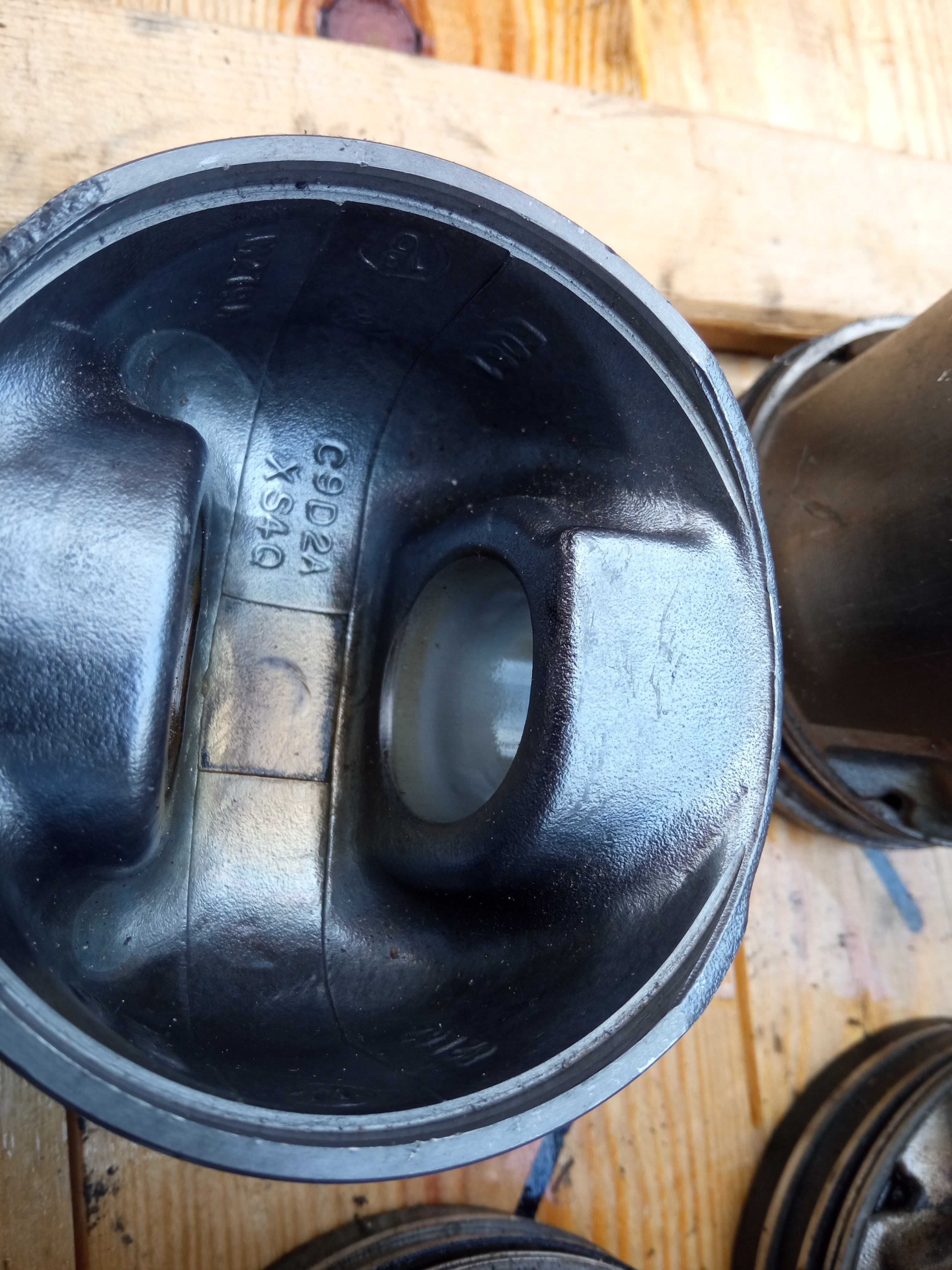 Поршень Mahle C9D2A XS4Q 82L62 Форд 1.8 TD TDDI Endura DI