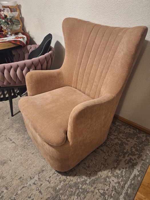 Fotel bujany z funkcją obrotową