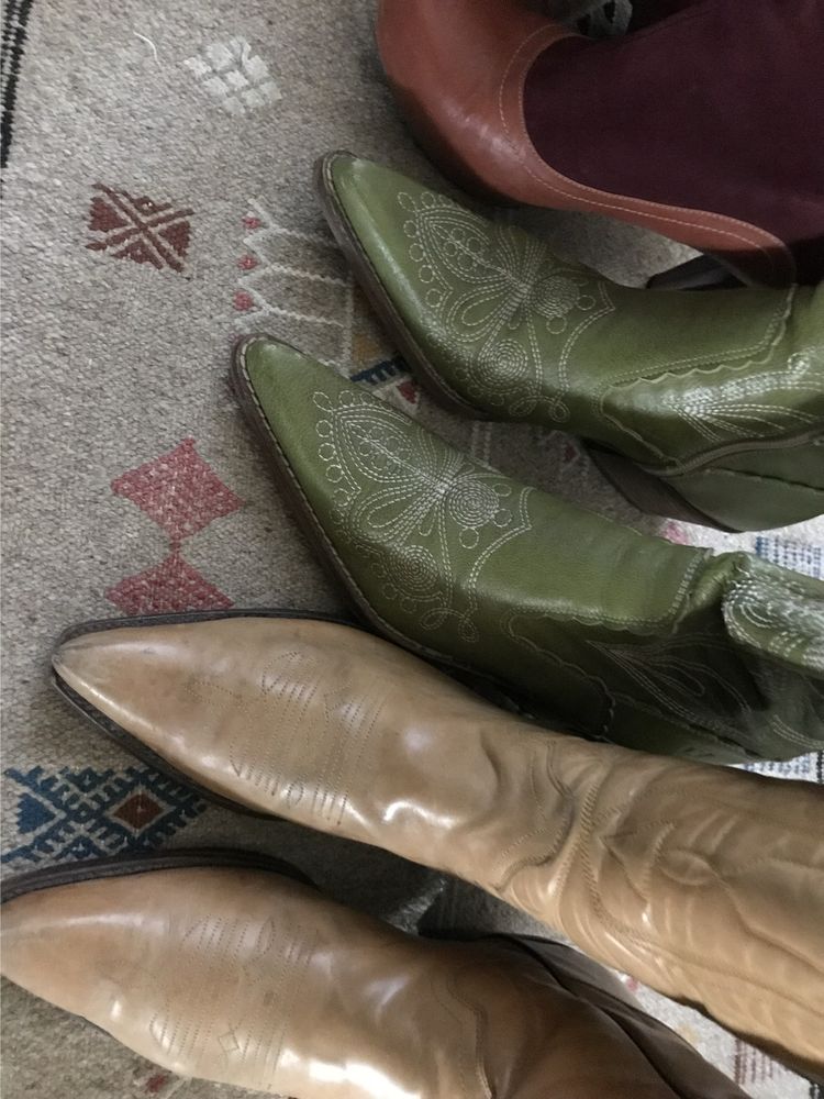 Vendo botas em pele e botas de montar estas 43