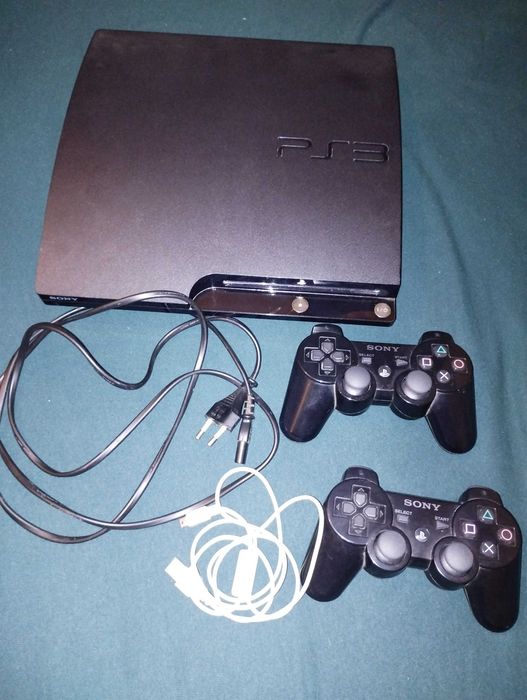 Konsola PS3, 2 pady, 4 gry