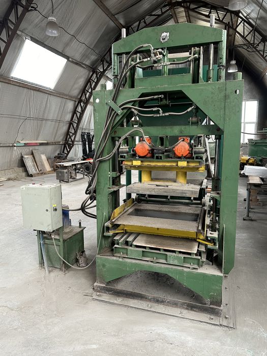 Вібропрес, напів автоматична лінія для виговлення блоків та  бруківки