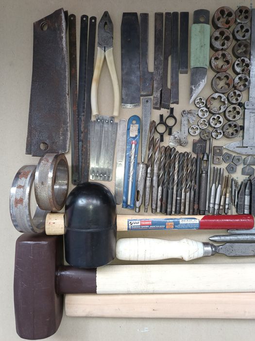 Сверло. Метчик. Плашка. Резьбомер. Кувалда. Плиткорез. Отвёртка. Шило.