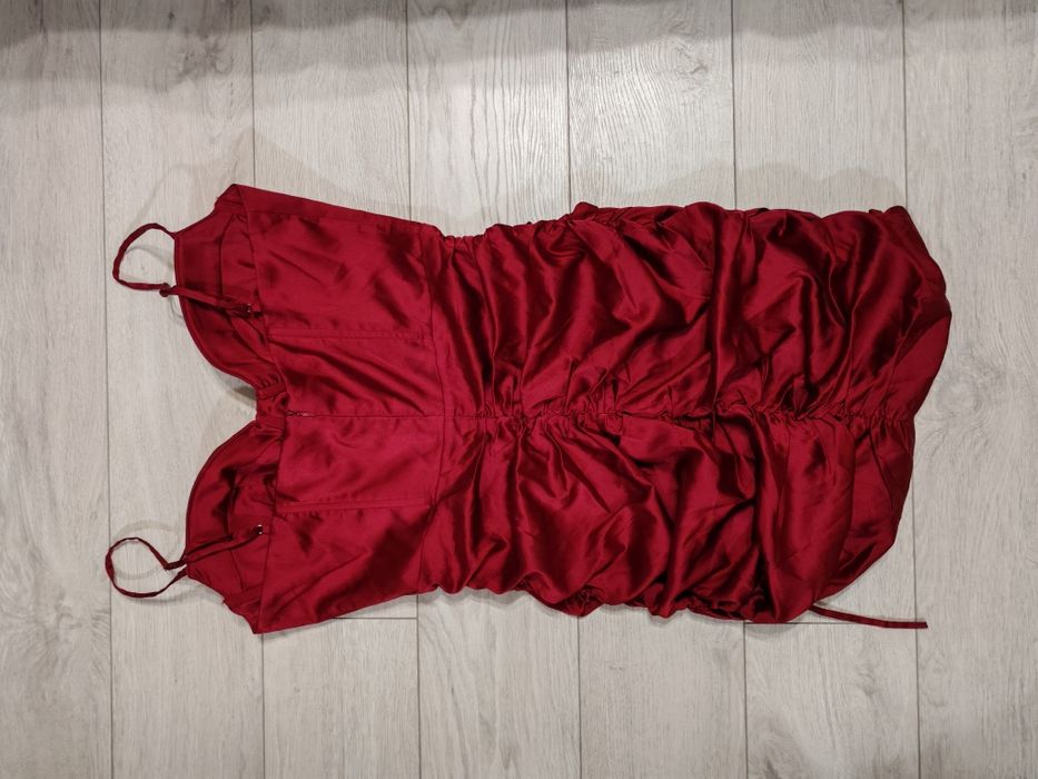 Стильне атласне плаття