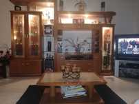 Estante de sala e mesa de centro em cerejeira