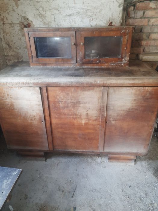 stare kredensy          .