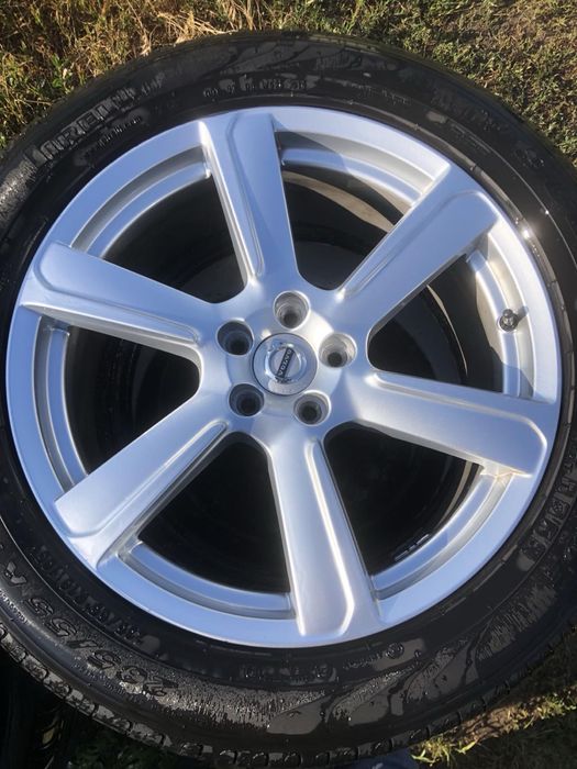 Диски з резиною Volvo 235/55 R19 105V Pirelli колеса оригінал 31423021